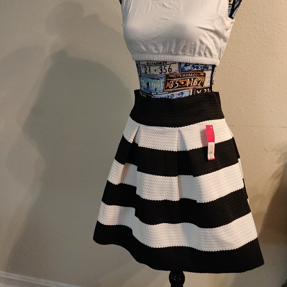 SOLD!!! Cute black and white skirt